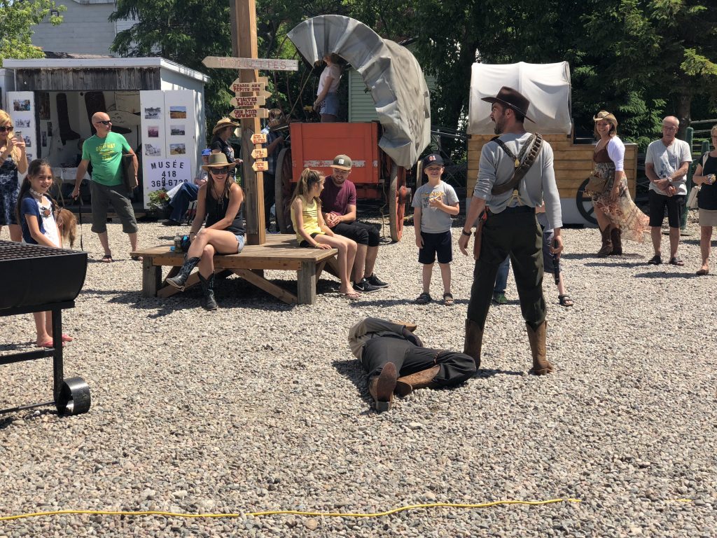theatre-bang-bang-village-western-kapibouska